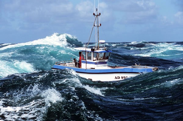 Bateau dans le raz de sein 1