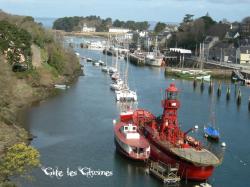 le bateau phare au Port Rhu à Douarnenez